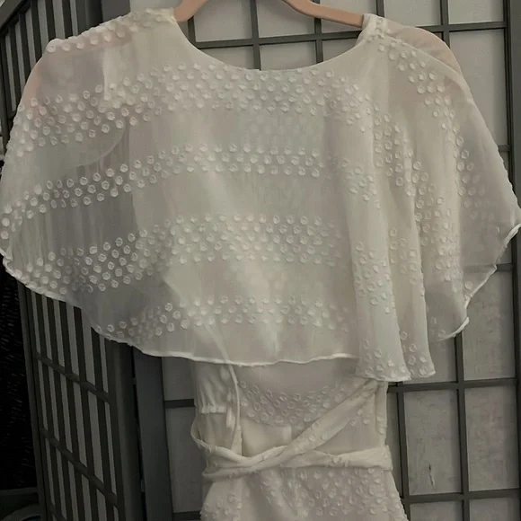 Do+be white dress. Size small. Nwt. Tie can be fastened in front or back. - Picture 6 of 6